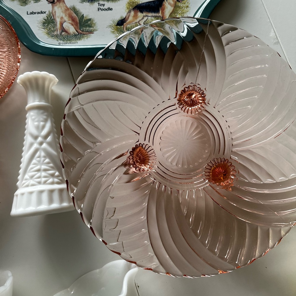 Vintage Anchor Hocking Prismatic Swirl Pink Depression Glass 3 Footed Bowl - Picture 8 of 8